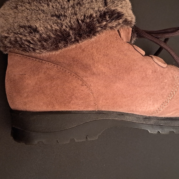 Cobbie Cuddles Women's Boot - Picture 3 of 9